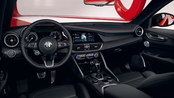 Alfa Romeo Giulia e Stelvio con Performance Pack: assetto totale