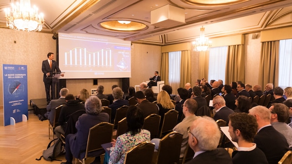 Noleggio auto da record in Italia, ma le regole europee sull'elettrico rischiano di far saltare tutto