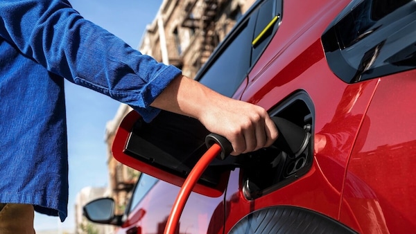 La risposta al caro benzina può essere l'elettrificazione?