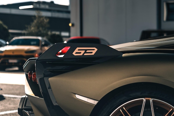 Tanti auguri Lamborghini, 63 anni di potenza festeggiati a Imola