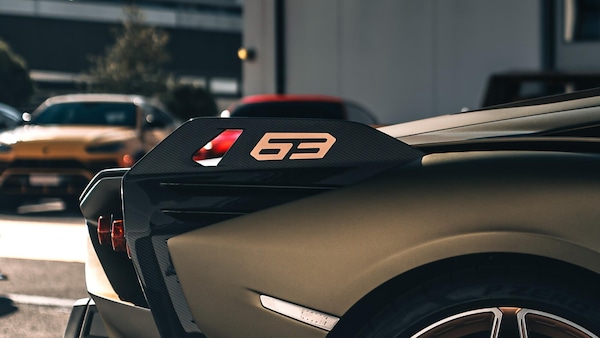 Tanti auguri Lamborghini, 63 anni di potenza festeggiati a Imola