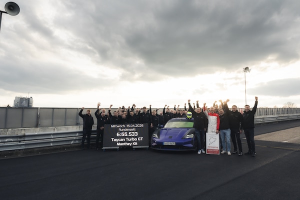 La Taycan Turbo GT vola al Nürburgring con il kit Manthey