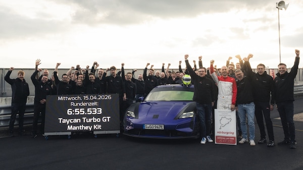 La Taycan Turbo GT vola al Nürburgring con il kit Manthey