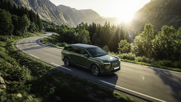 Lexus TZ, Suv elettrico a 6 posti