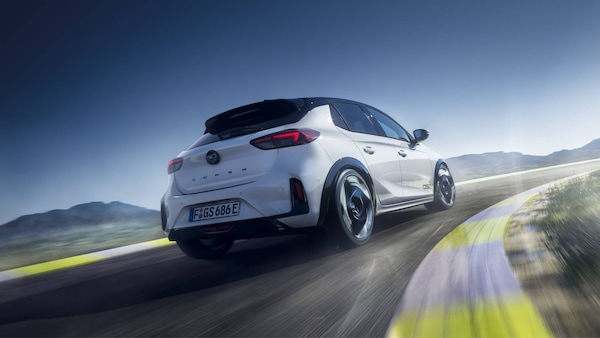 Corsa GSE, la piccola Opel diventa cattiva