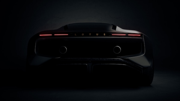 Lotus torna al passato, nel 2028 arriva una supercar ibrida con motore V8