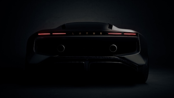 Lotus torna al passato, nel 2028 arriva una supercar ibrida con motore V8