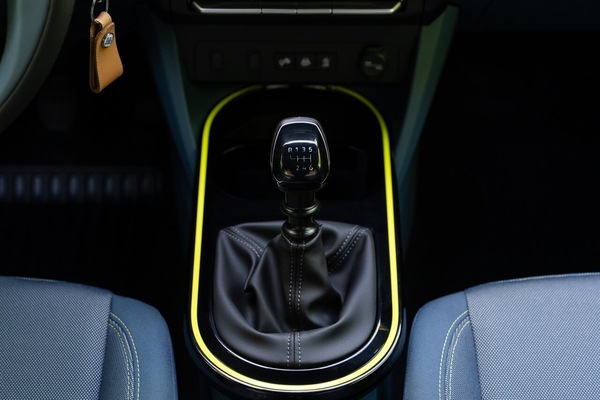 Fiat Grande Panda Turbo 100, a benzina col manuale
