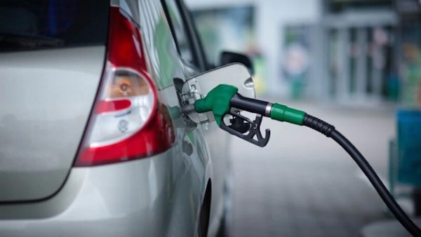 Benzina sempre più cara, ma il consumo aumenta ancora