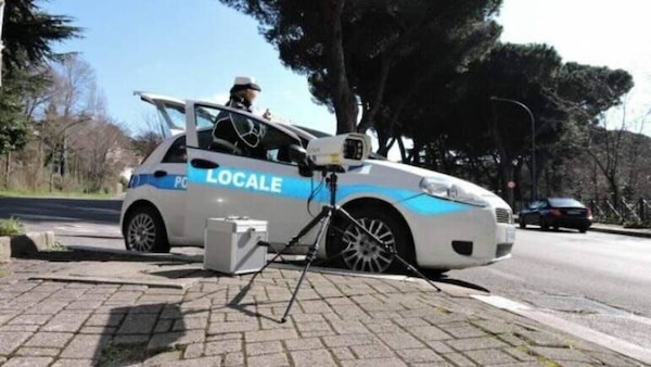 Cosa succede se si guida senza assicurazione: multe, sequestro e rischi enormi