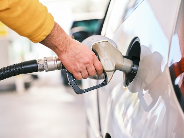 Benzina sempre più cara, scende il diesel. Che rialzi in Valle d'Aosta!