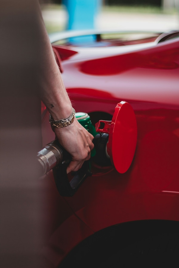 Benzina, venerdì stabile. Ribasso diesel, meglio Piemonte e Liguria