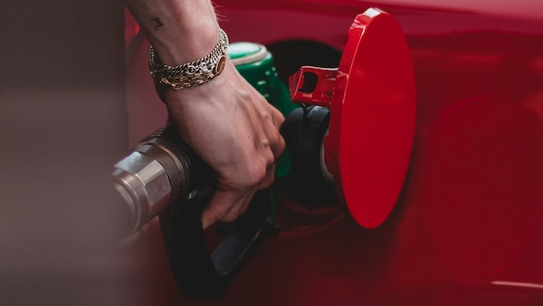 Benzina, venerdì stabile. Ribasso diesel, meglio Piemonte e Liguria 