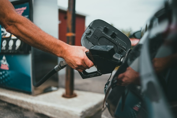 Diesel, che mazzata: quasi 6 centesimi in un giorno. Sale anche la benzina
