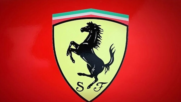 Sondaggio: Ferrari, dal motore V12 all'elettrico puro. Qual è la direzione giusta?