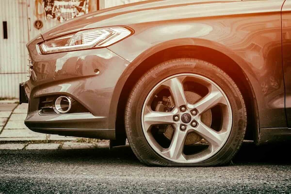 Foratura in autostrada: le cose da fare e i comportamenti da evitare