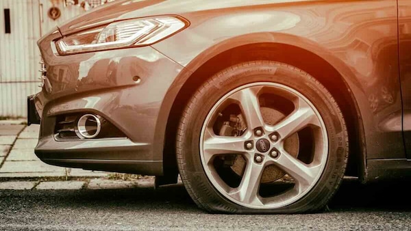 Foratura in autostrada: le cose da fare e i comportamenti da evitare
