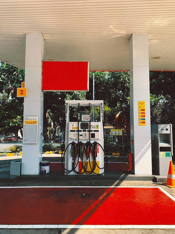 Carburanti, prezzi in discesa: benzina e diesel diminuiscono ancora