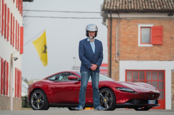 Luce, la voce fuori dal coro di James May. "Ecco perché è una vera Ferrari"