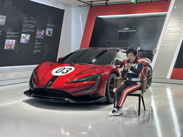 BYD brilla di Luce riflessa? Stella Li: "Yangwang U9 è meglio della Ferrari"