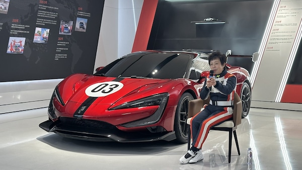 BYD brilla di Luce riflessa? Stella Li: "Yangwang U9 è meglio della Ferrari"