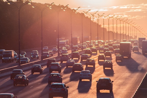 Traffico da bollino rosso per il rientro del 2 giugno: come evitare code e stress