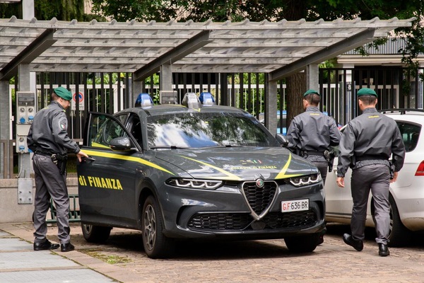 Benzina, trucco al distributore: nel serbatoio meno benzina di quella pagata