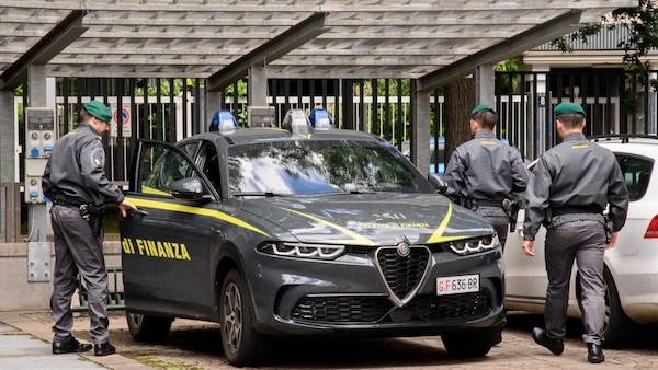 Benzina, trucco al distributore: nel serbatoio meno benzina di quella pagata