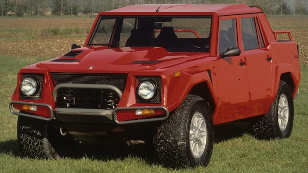 Lamborghini LM002, buon compleanno Rambo Lambo: il primo super Suv compie 40 anni