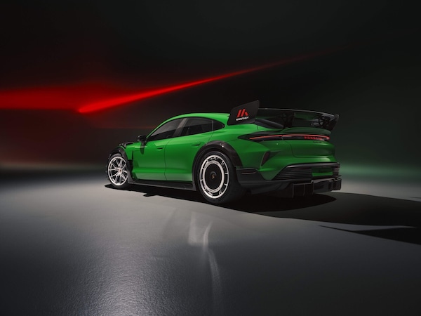 Porsche Taycan da record all'Inferno Verde con Pirelli