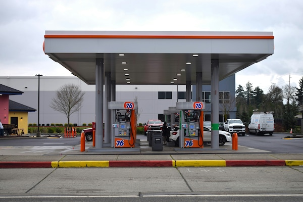 Benzina e diesel, prezzi in calo ma la discesa rallenta. Stabili Gpl e metano
