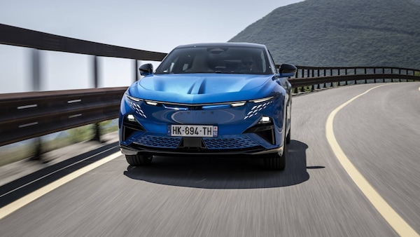 Alpine A390 GTS, guida sportivissima ma grande eleganza
