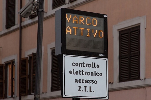 ZTL, utili al traffico o per fare cassa? Le regole diverse sono un tranello in città