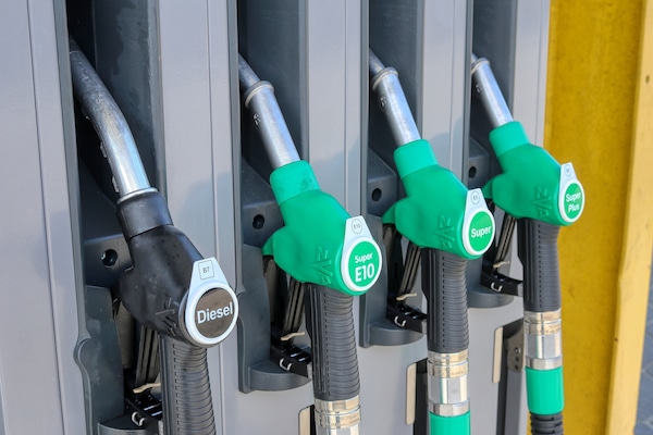 Prezzi carburanti, estate in discesa. Benzina meno cara del metano, ecco dove