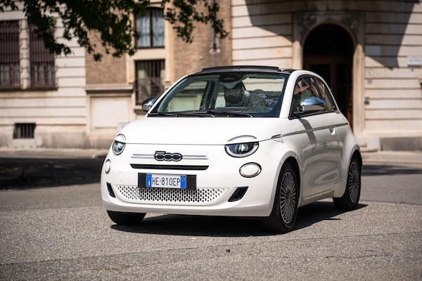 Fiat 500 Cabrio Dolcevita: l'eleganza non ha prezzo, ma a giugno c'è lo sconto