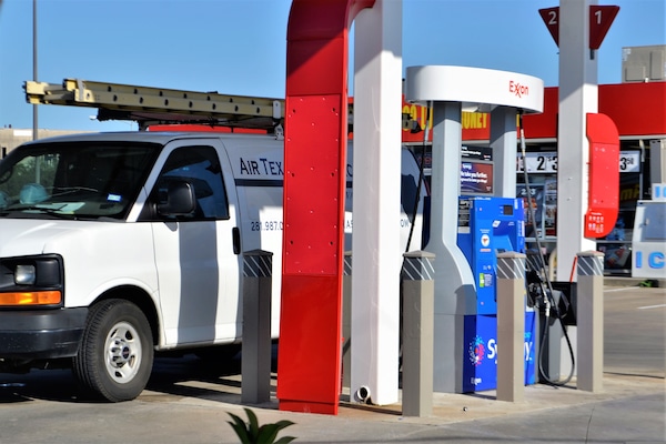 Prezzi carburanti: doppio sconto diesel, giù benzina e gpl. Che calo in autostrada