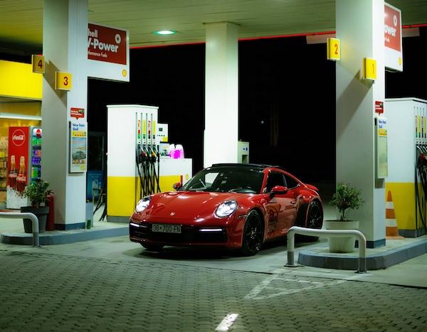 Prezzi carburanti: calo benzina, diesel e Gpl. Sconto a metà in autostrada