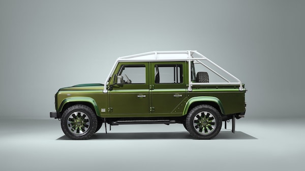 Defender, che regalo per gli 80 anni: super V8 con il restauro Works Bespoke
