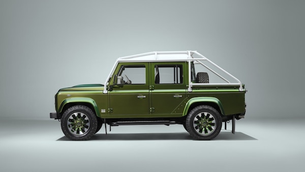 Defender, che regalo per gli 80 anni: super V8 con il restauro Works Bespoke

