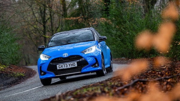 Toyota, le vendite globali scendono per il quarto mese di fila: i motivi del calo
