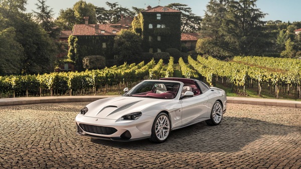 Touring Superleggera Veloce12 Aperta, il V12 Ferrari canta all'Opera