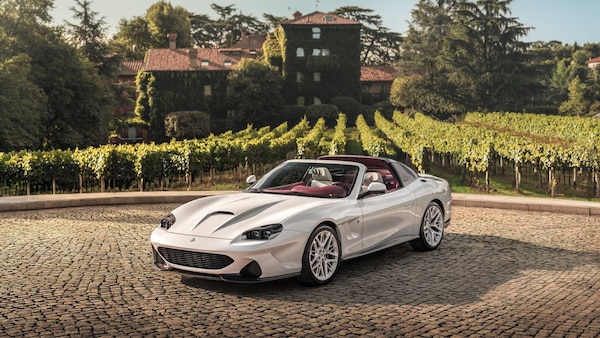 Touring Superleggera Veloce12 Aperta, il V12 Ferrari canta all'Opera