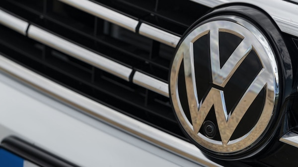 Volkswagen, ladri di stemmi a Londra: ecco perché il logo va a ruba
