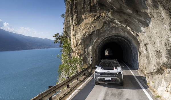 Jeep Compass 4xe, in fuoristrada con l'elettrica bimotore a trazione integrale