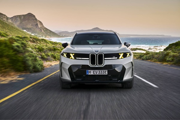 BMW X5, le foto della quinta generazione