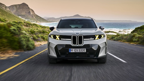 BMW X5, le foto della quinta generazione