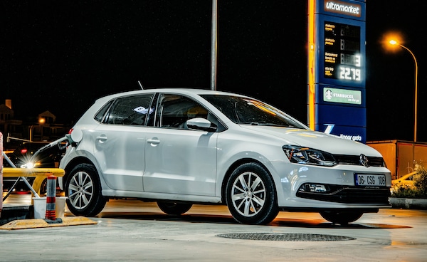 Prezzi carburanti, calo benzina e diesel troppo lento. E lo sconto sta per scadere