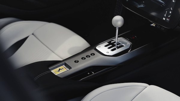 Ferrari 12Cilindri Manuale, pura essenza di guida del Cavallino