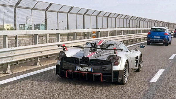 Utilitaria da 5 milioni di euro: a Milano una Pagani con 118mila km in 5 anni