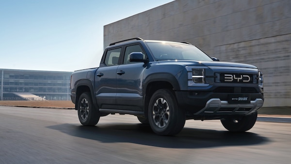 BYD azzanna il mondo off-road con Shark